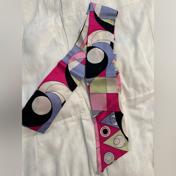 Geometric Patterned Scarf in Pink and Black - Picture 1 of 4